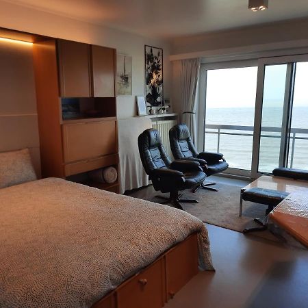 Studio On The Beach With Sea View Middelkerke Extérieur photo