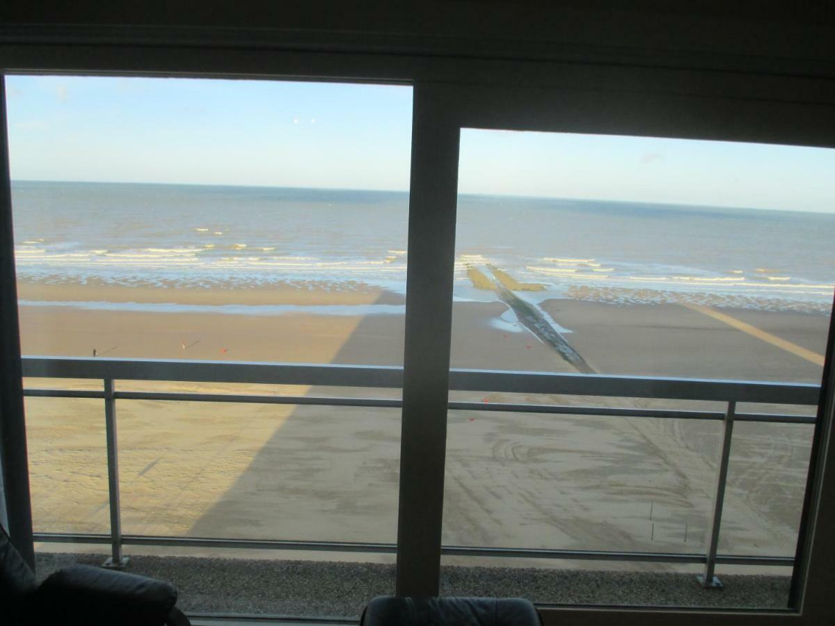 Studio On The Beach With Sea View Middelkerke Extérieur photo